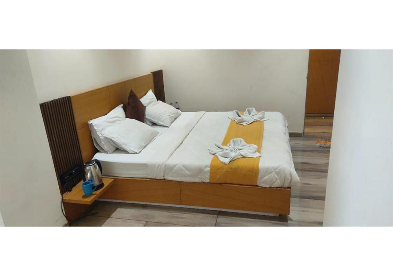 Shree Murlidhar Guest House Surat Eksteriør billede
