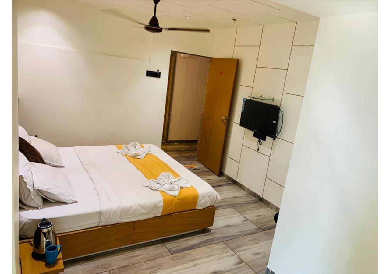 Shree Murlidhar Guest House Surat Eksteriør billede