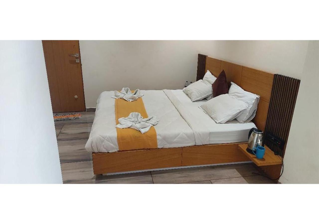 Shree Murlidhar Guest House Surat Eksteriør billede